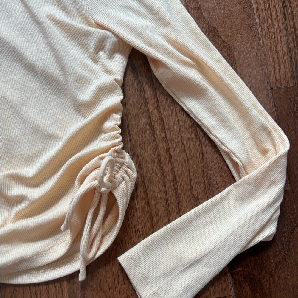 Princess Polly pastel yellow ribbed long sleeve ruched crop top - Picture 4 of 6